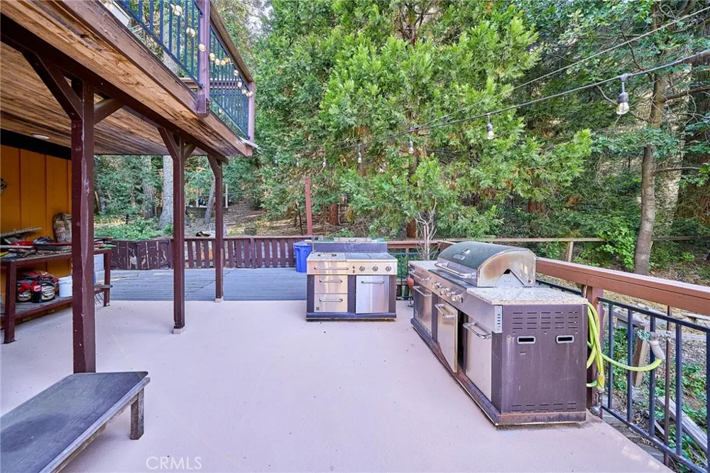 23891 Lakeview Crestline, CA 92325