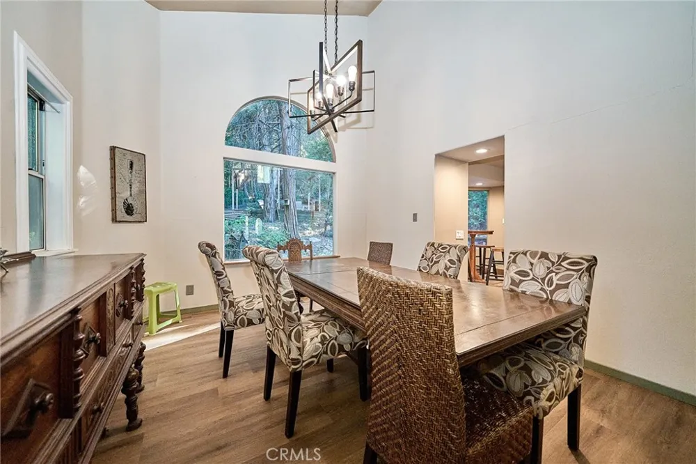 23891 Lakeview Crestline, CA 92325