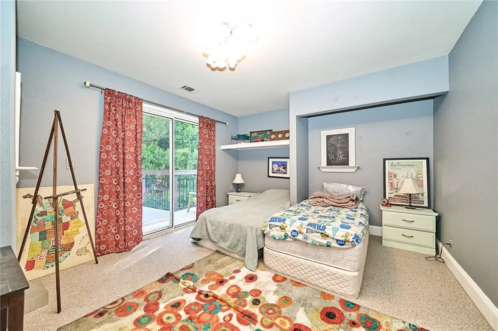 23891 Lakeview Crestline, CA 92325