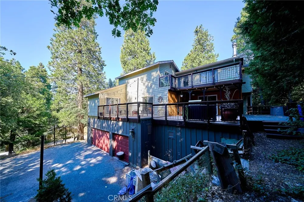 23891 Lakeview Crestline, CA 92325