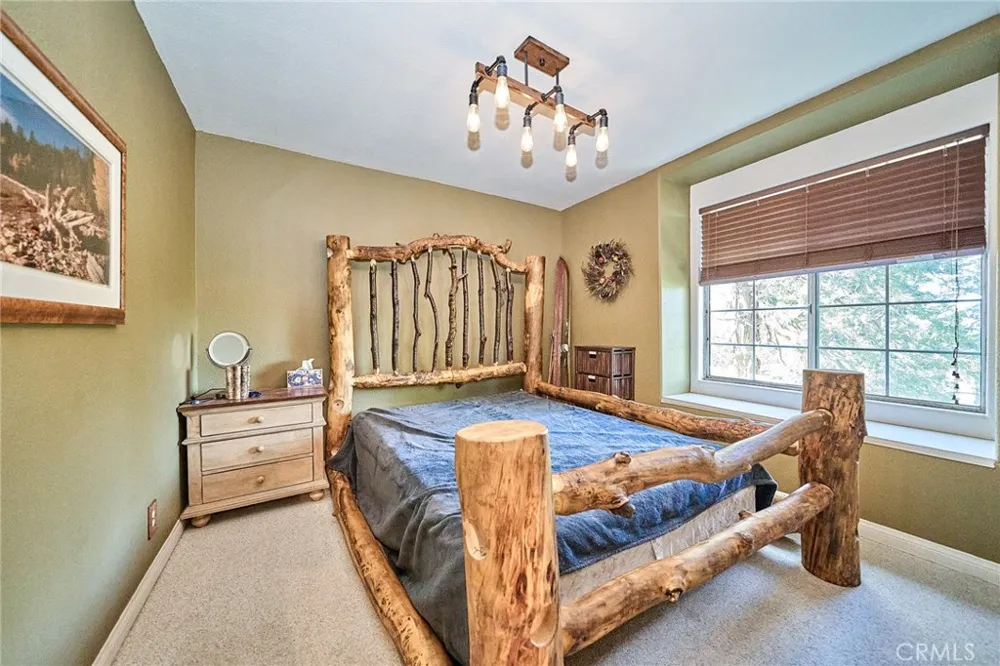23891 Lakeview Crestline, CA 92325