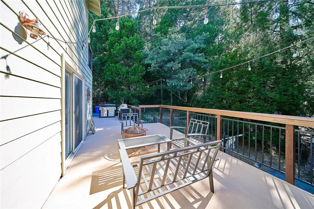 23891 Lakeview Crestline, CA 92325