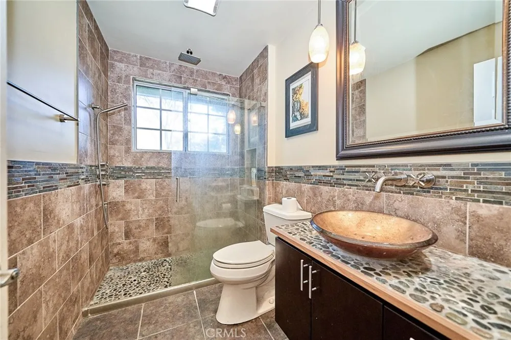 23891 Lakeview Crestline, CA 92325