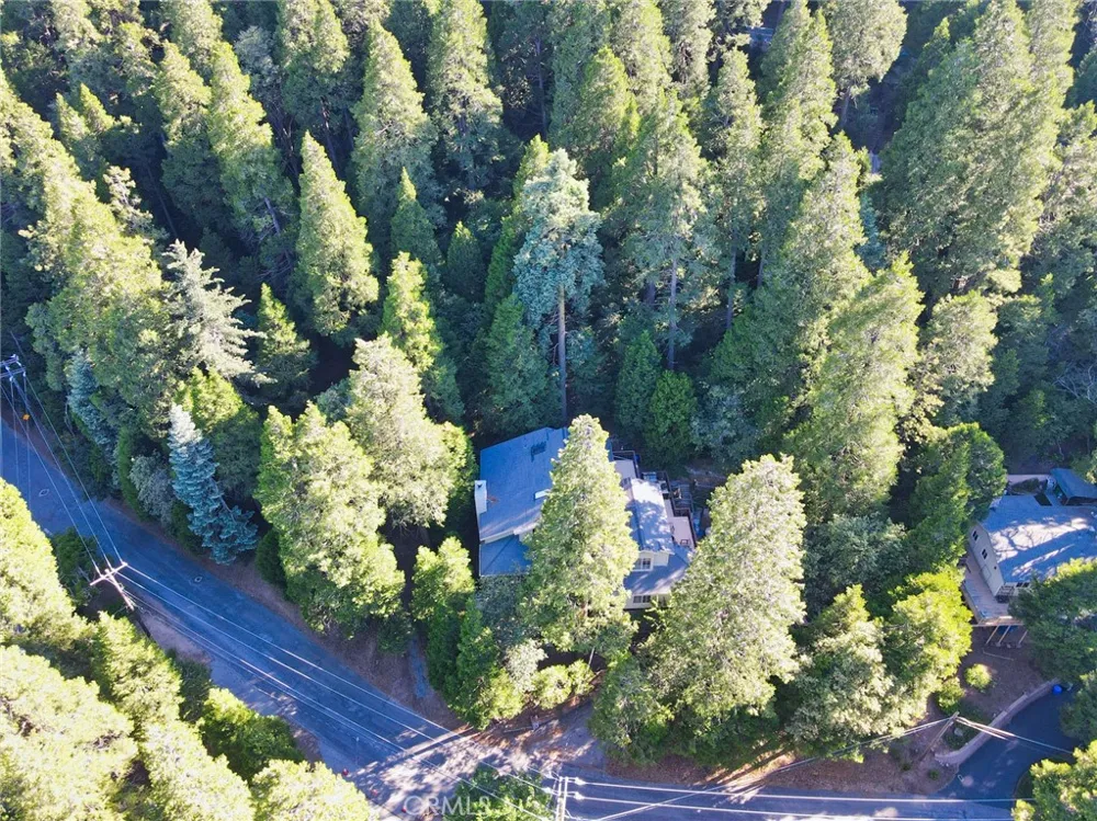 23891 Lakeview Crestline, CA 92325