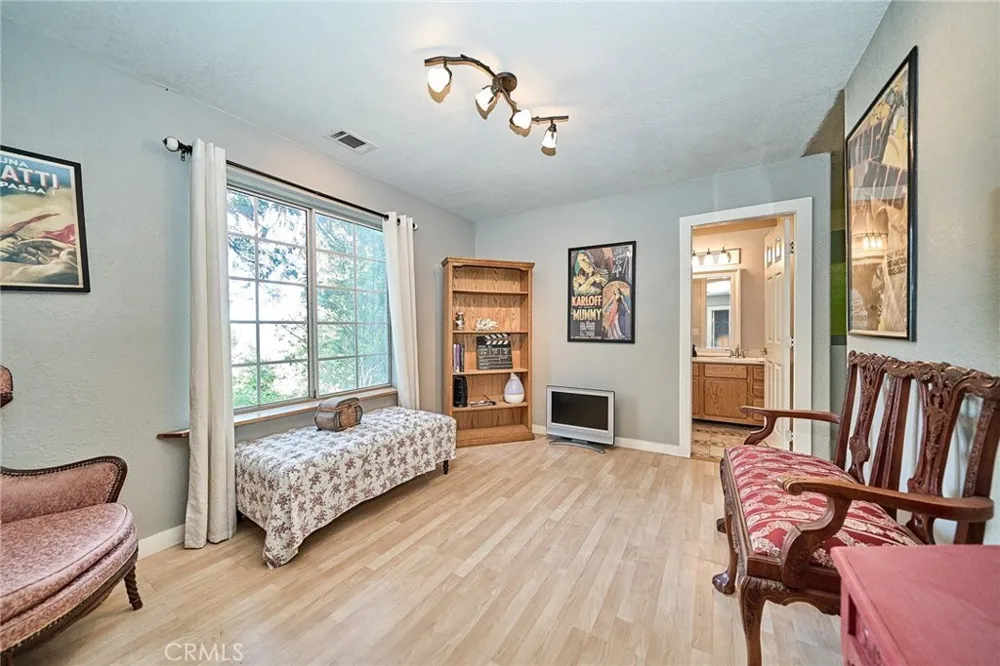 23891 Lakeview Crestline, CA 92325