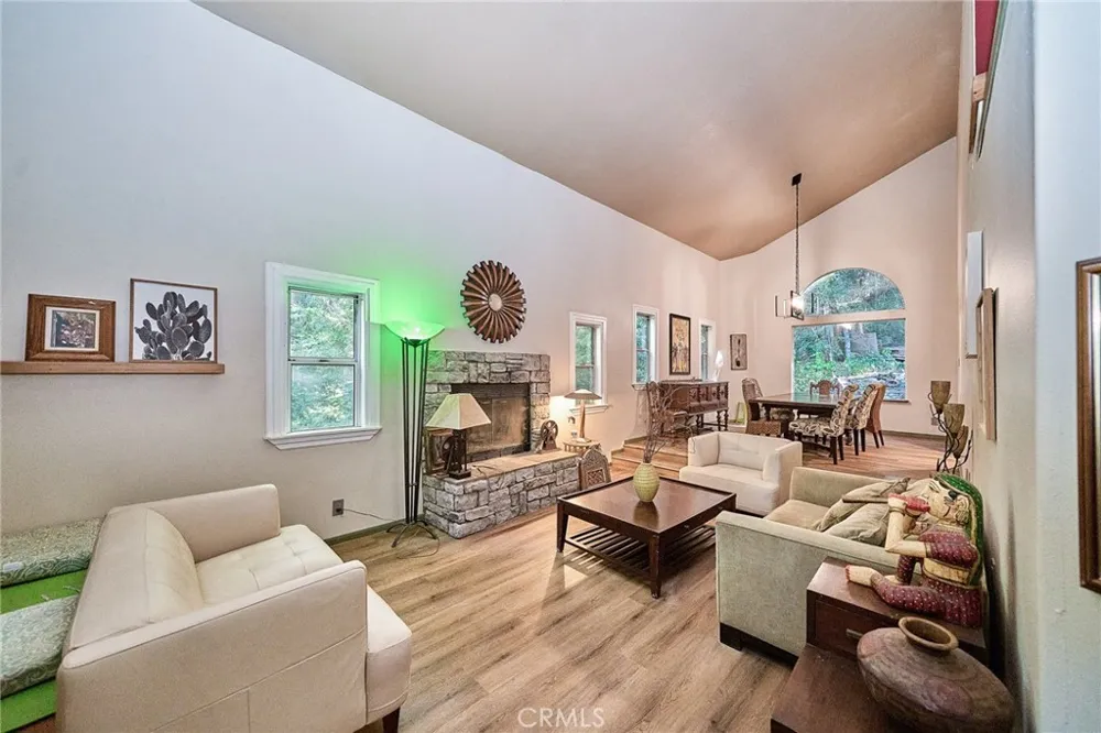 23891 Lakeview Crestline, CA 92325
