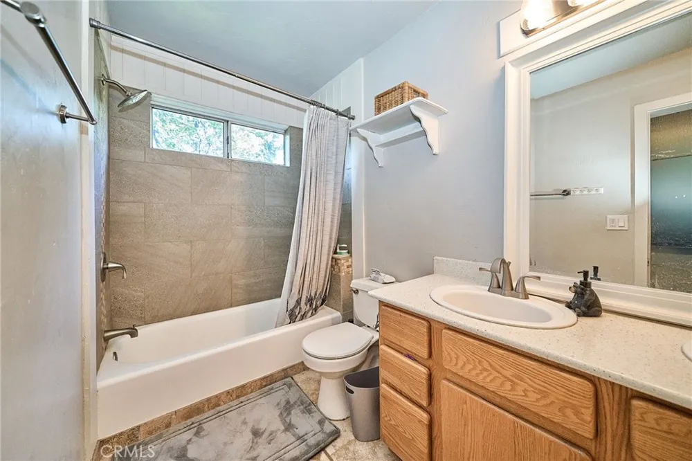 23891 Lakeview Crestline, CA 92325