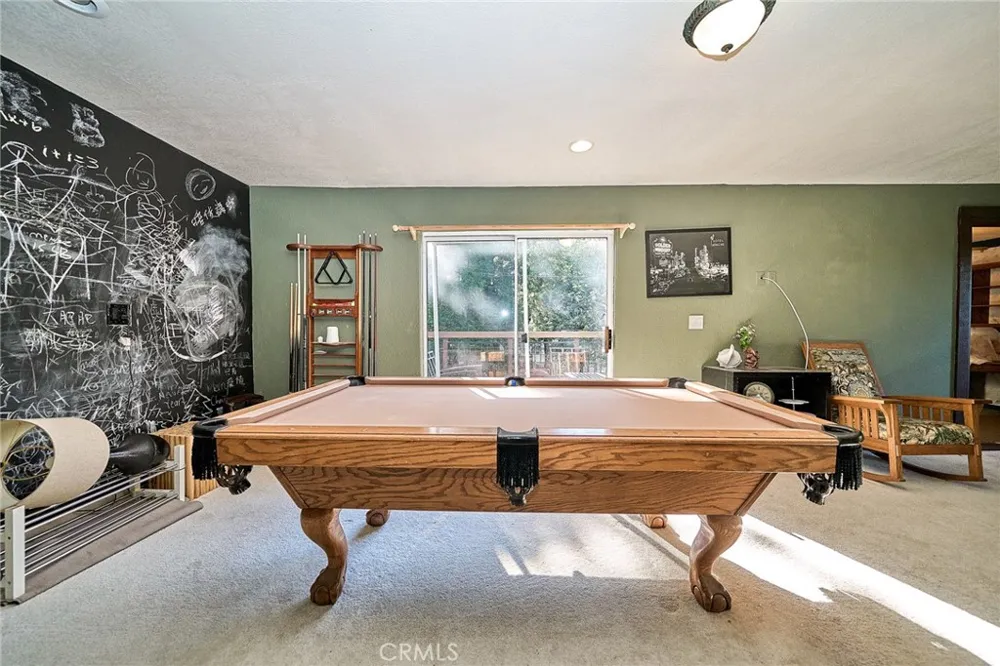 23891 Lakeview Crestline, CA 92325