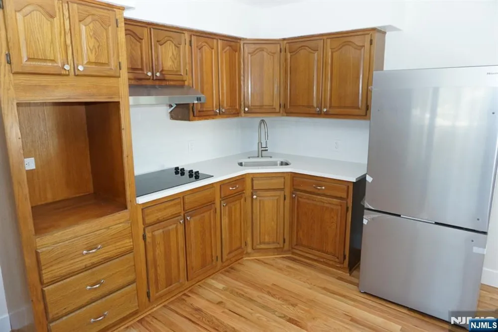 236-238 Stuyvesant 3 Lyndhurst, NJ 07071