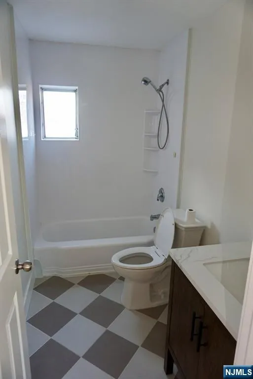 236-238 Stuyvesant 3 Lyndhurst, NJ 07071