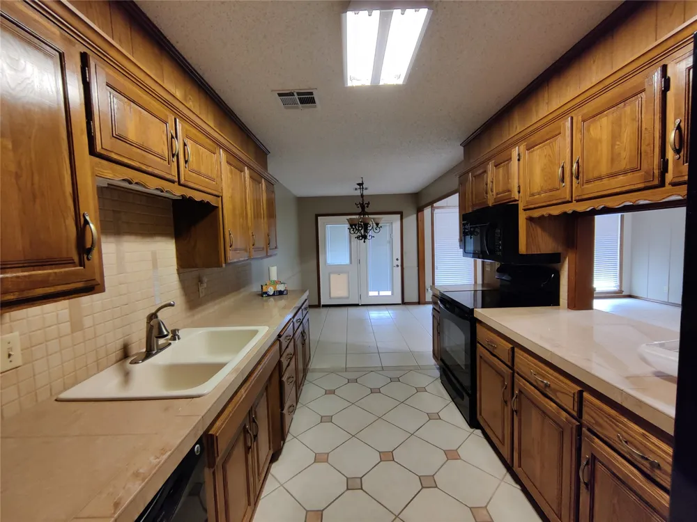 826 SE Quail Ridge Road Bartlesville, OK 74006