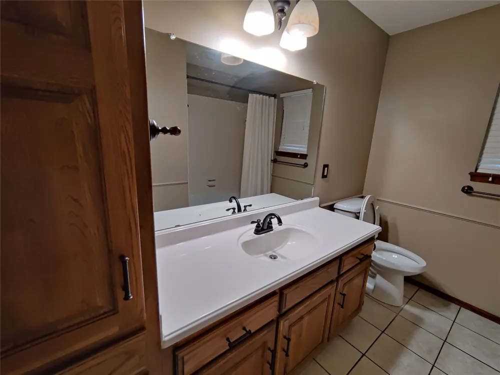 826 SE Quail Ridge Road Bartlesville, OK 74006