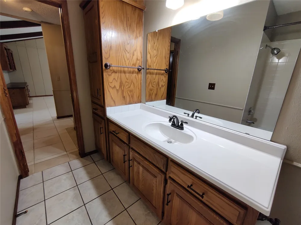 826 SE Quail Ridge Road Bartlesville, OK 74006