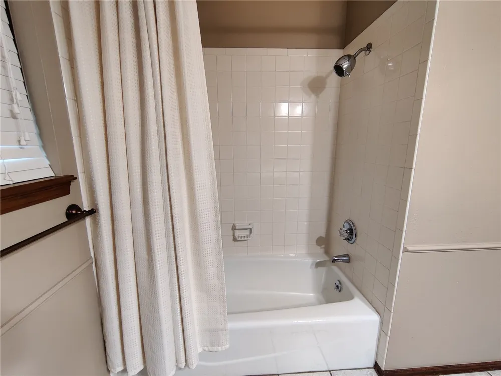 826 SE Quail Ridge Road Bartlesville, OK 74006