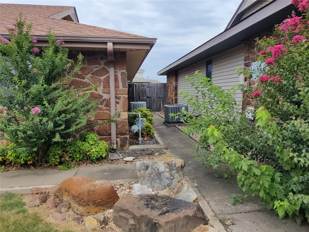 826 SE Quail Ridge Road Bartlesville, OK 74006