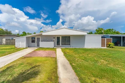 9741 Bahama Dr