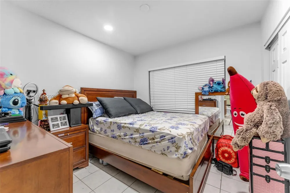 9741 Bahama Dr Cutler Bay, FL 33189