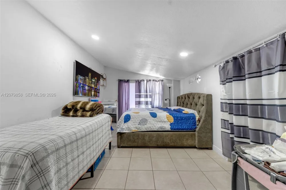 9741 Bahama Dr Cutler Bay, FL 33189