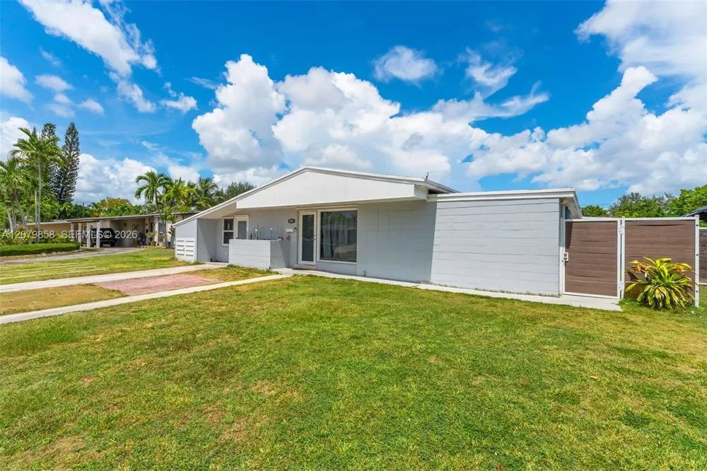 9741 Bahama Dr Cutler Bay, FL 33189