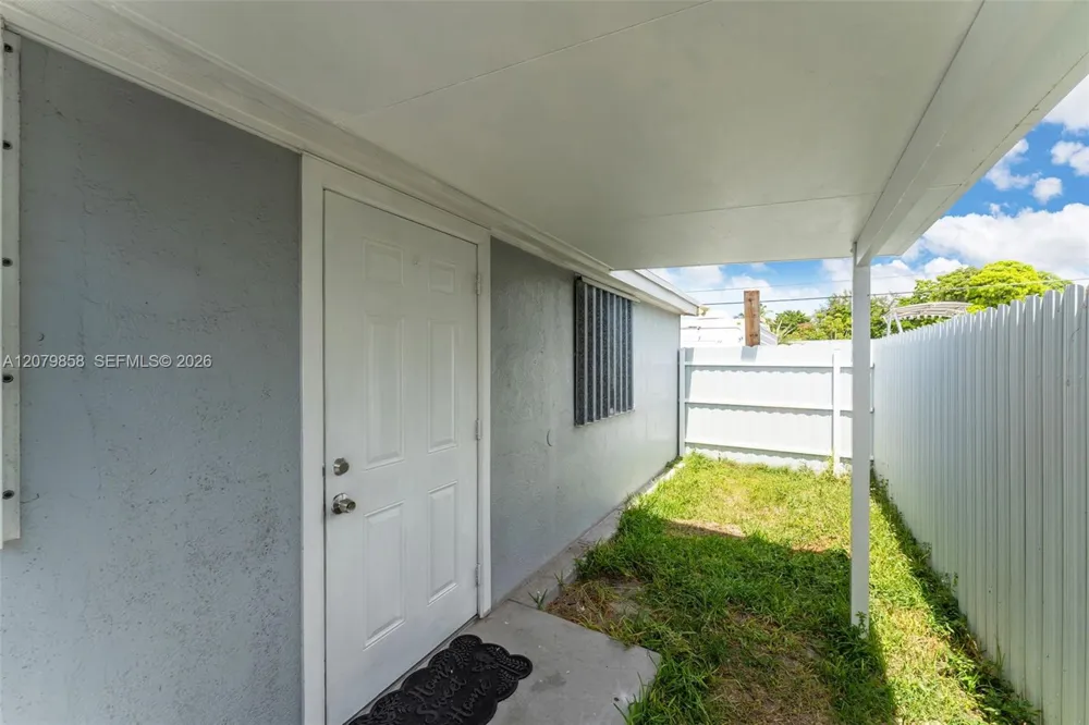 9741 Bahama Dr Cutler Bay, FL 33189