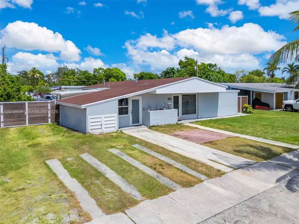 9741 Bahama Dr Cutler Bay, FL 33189