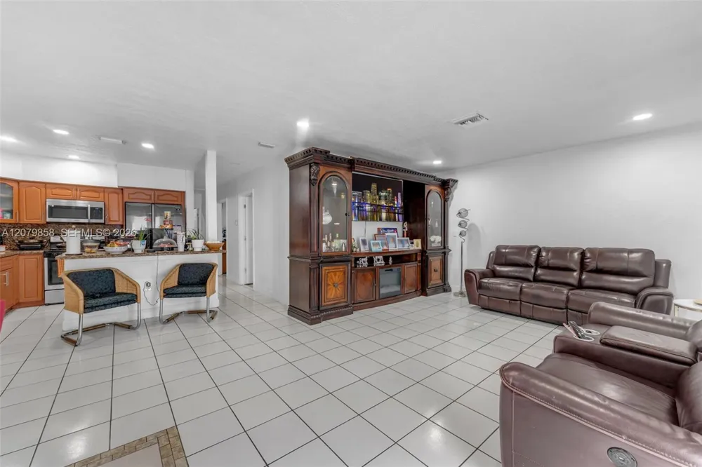 9741 Bahama Dr Cutler Bay, FL 33189
