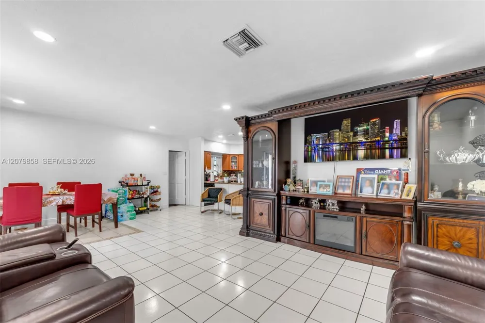9741 Bahama Dr Cutler Bay, FL 33189