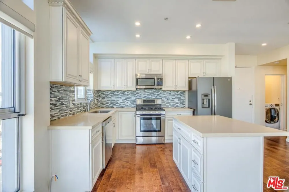 155 S Oxford Avenue #506 Los Angeles, CA 90004