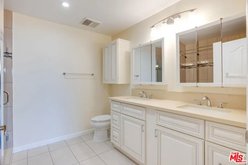 155 S Oxford Avenue #506 Los Angeles, CA 90004