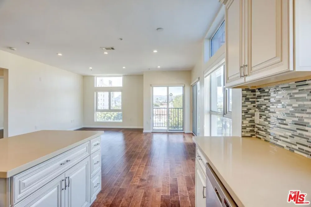 155 S Oxford Avenue #506 Los Angeles, CA 90004