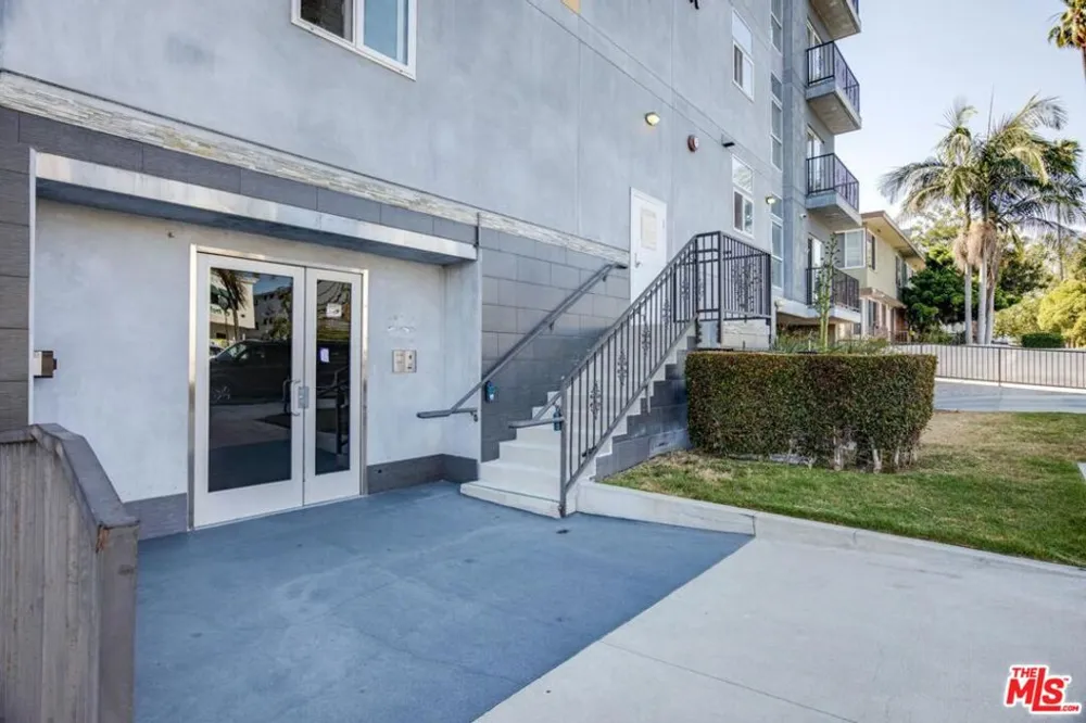 155 S Oxford Avenue #506 Los Angeles, CA 90004