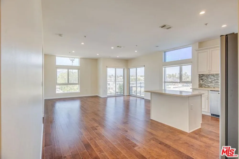 155 S Oxford Avenue #506 Los Angeles, CA 90004