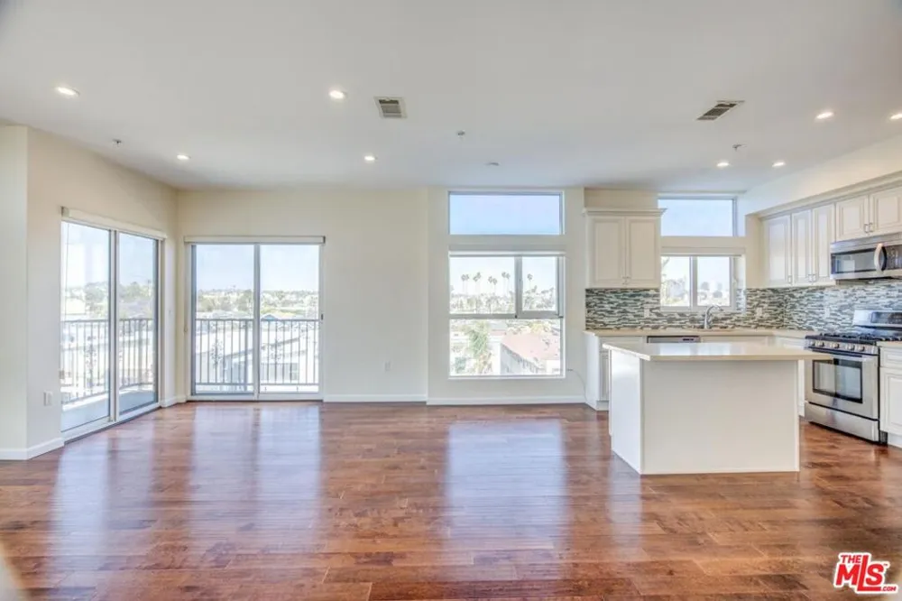 155 S Oxford Avenue #506 Los Angeles, CA 90004