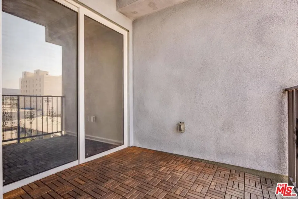 155 S Oxford Avenue #506 Los Angeles, CA 90004