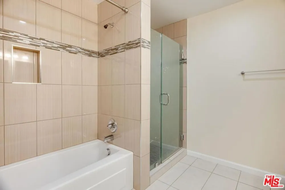 155 S Oxford Avenue #506 Los Angeles, CA 90004