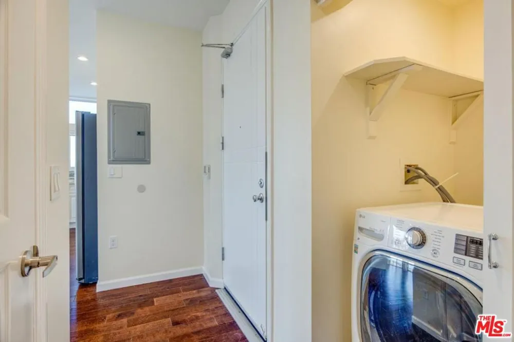 155 S Oxford Avenue #506 Los Angeles, CA 90004