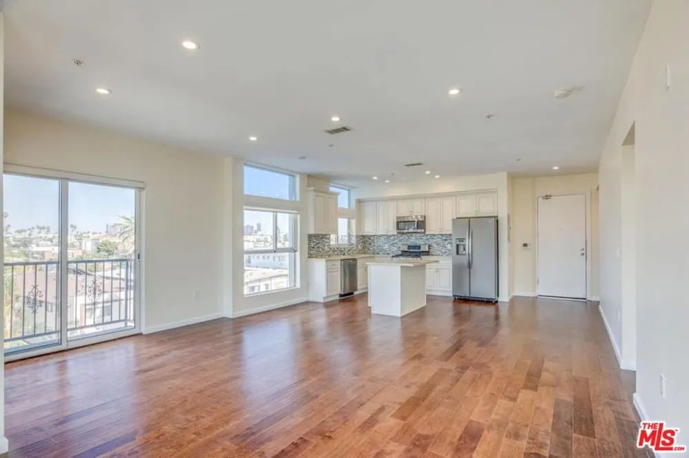 155 S Oxford Avenue #506 Los Angeles, CA 90004