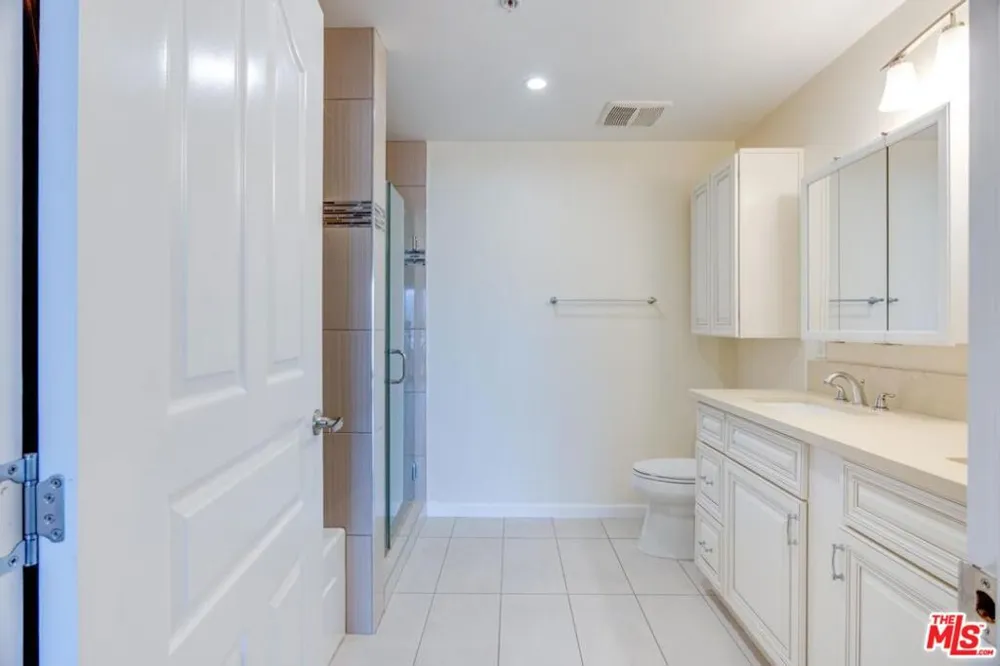 155 S Oxford Avenue #506 Los Angeles, CA 90004