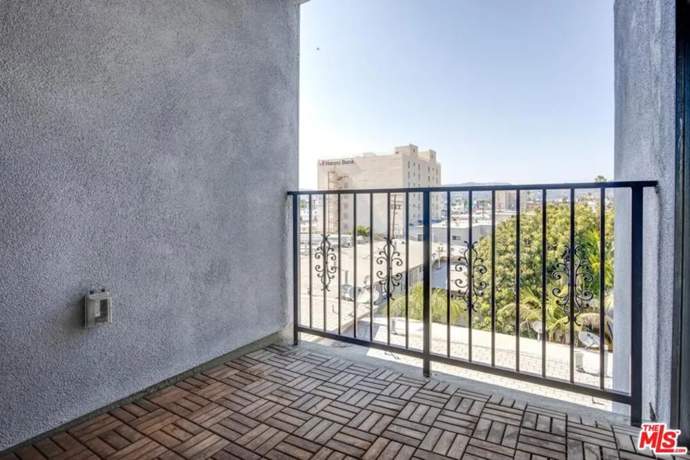 155 S Oxford Avenue #506 Los Angeles, CA 90004