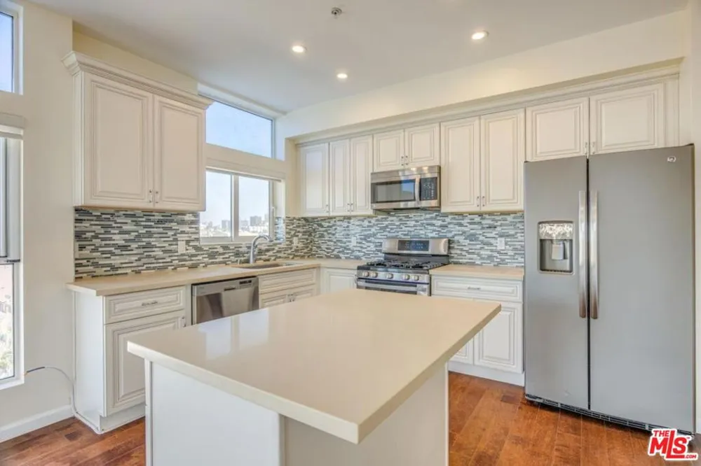 155 S Oxford Avenue #506 Los Angeles, CA 90004