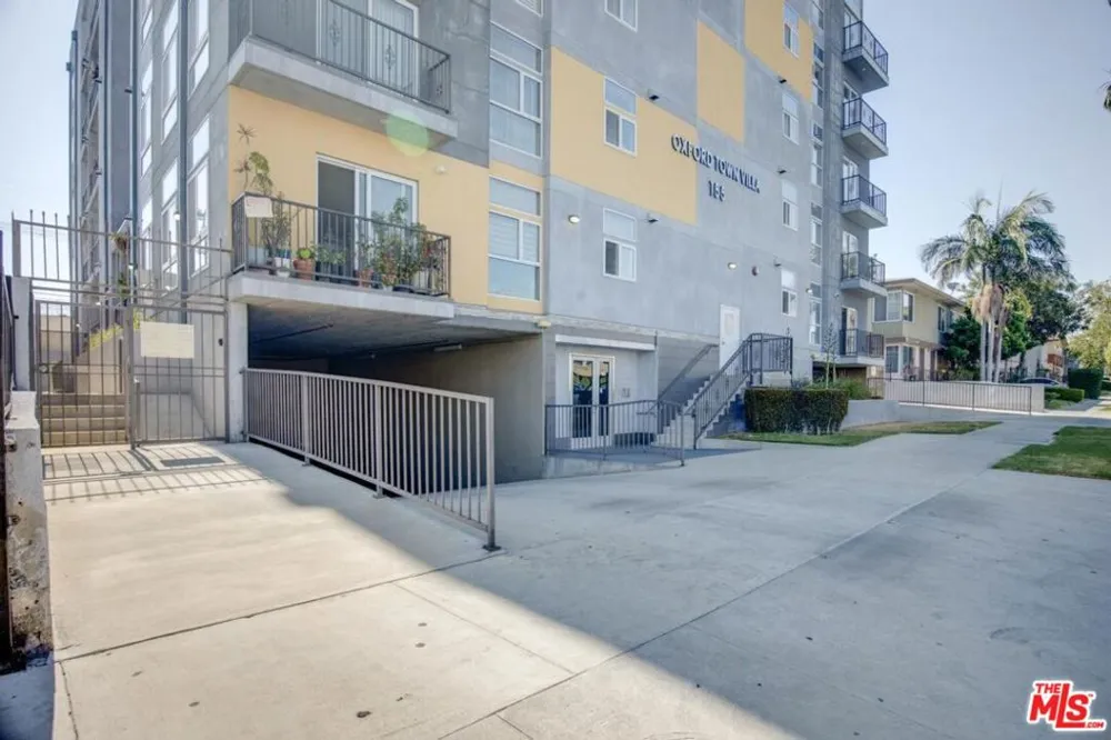 155 S Oxford Avenue #506 Los Angeles, CA 90004