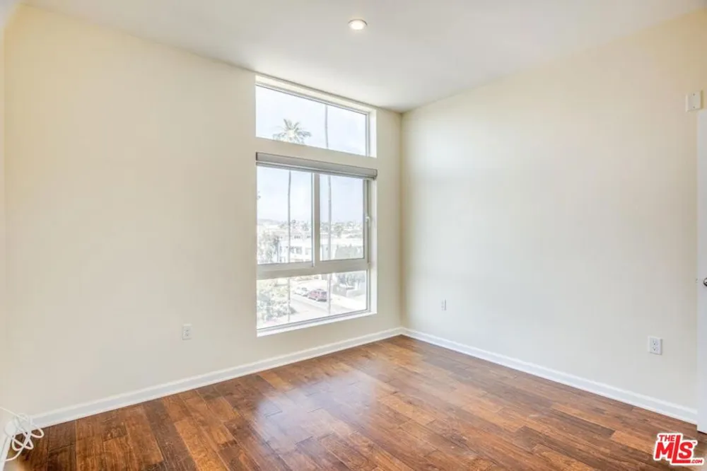 155 S Oxford Avenue #506 Los Angeles, CA 90004