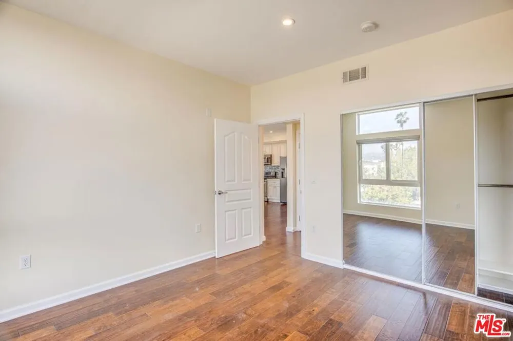 155 S Oxford Avenue #506 Los Angeles, CA 90004