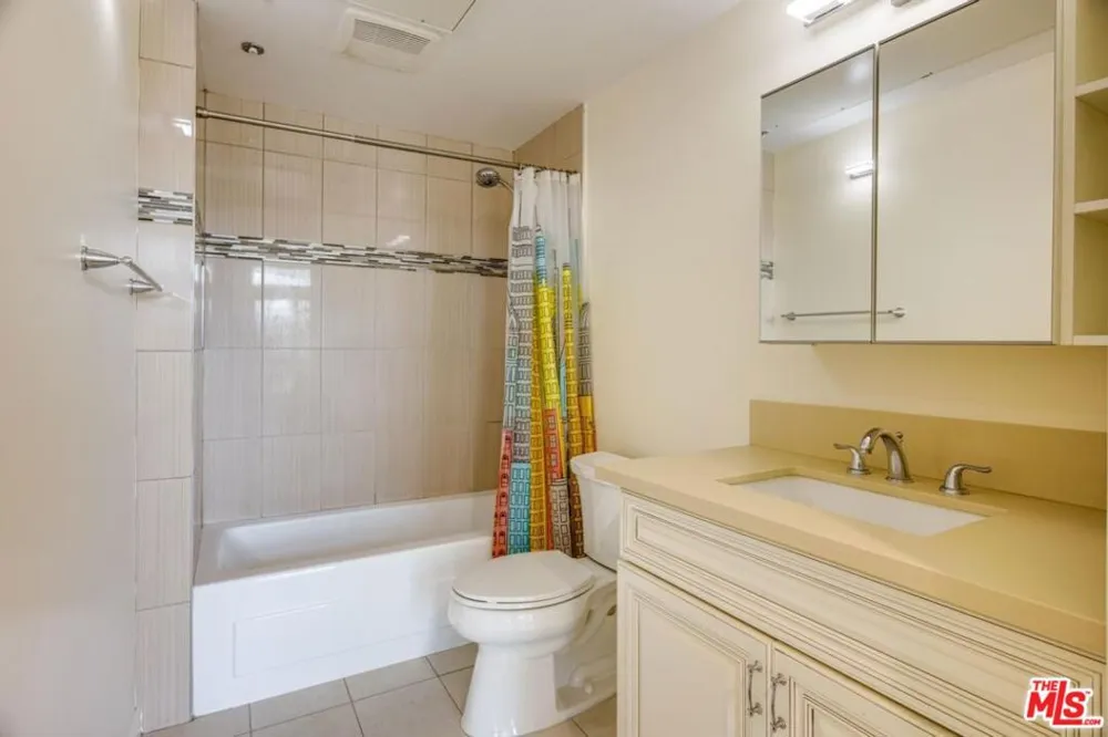 155 S Oxford Avenue #506 Los Angeles, CA 90004