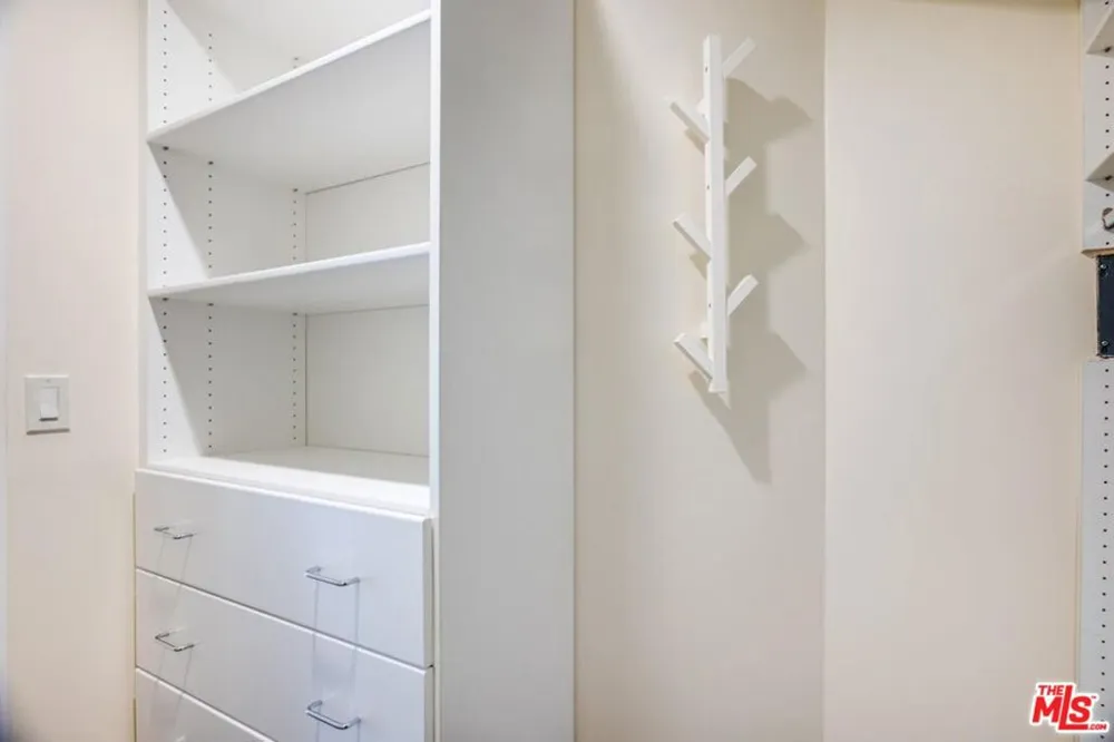 155 S Oxford Avenue #506 Los Angeles, CA 90004