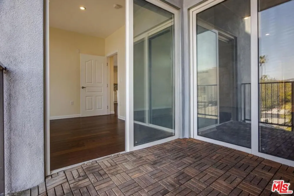 155 S Oxford Avenue #506 Los Angeles, CA 90004