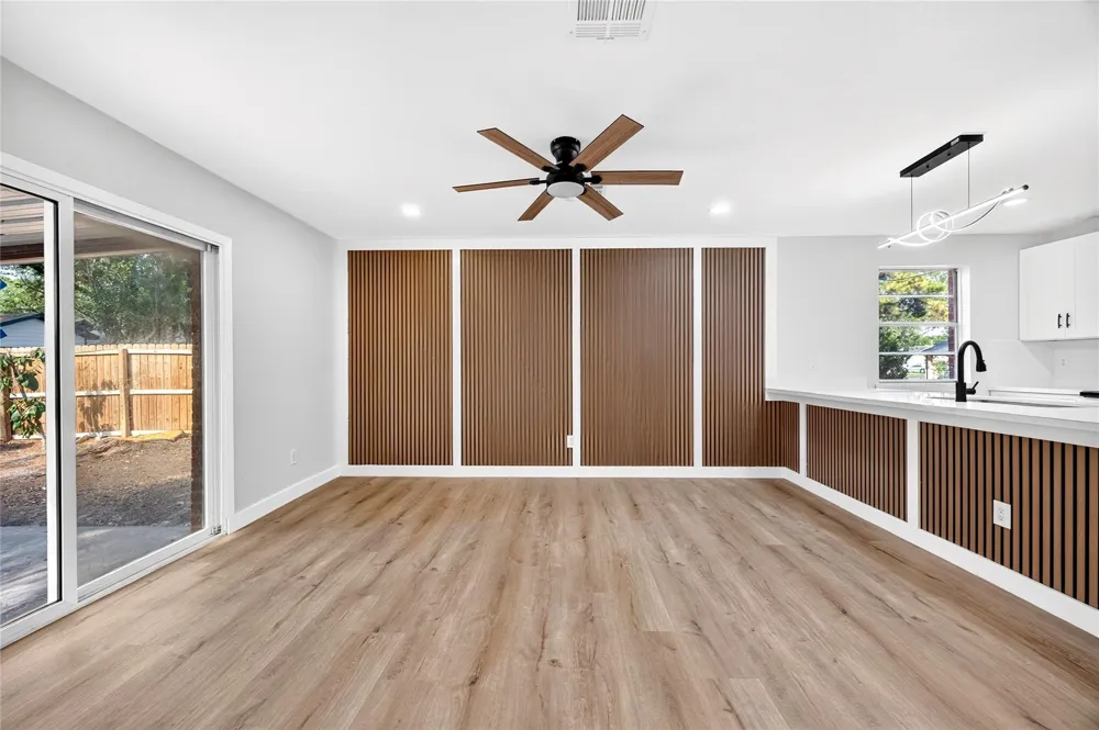 2426 Woodsdale Boulevard Houston, TX 77038