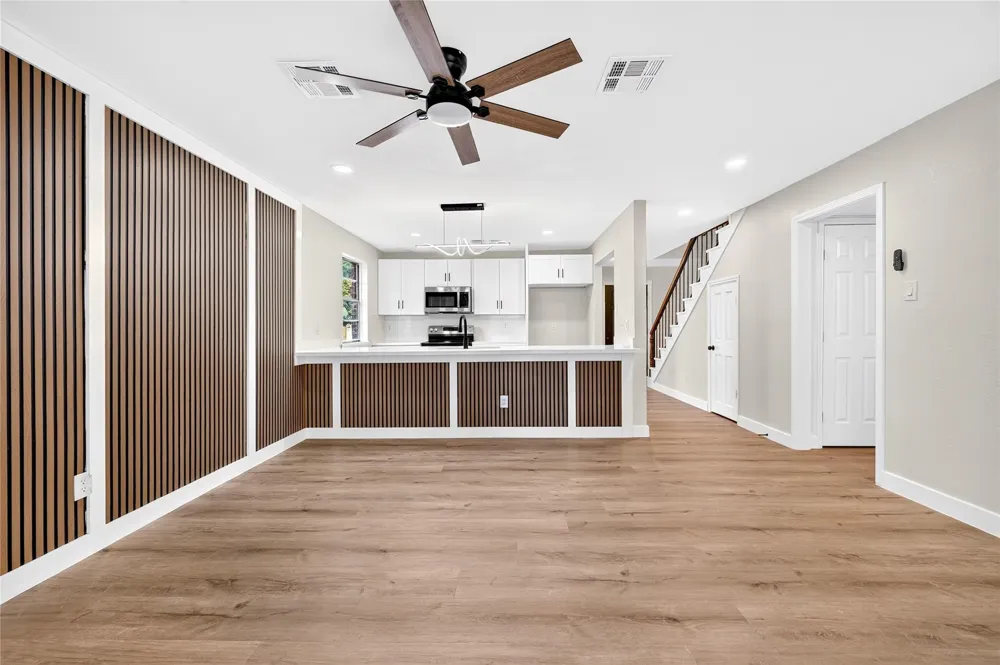 2426 Woodsdale Boulevard Houston, TX 77038