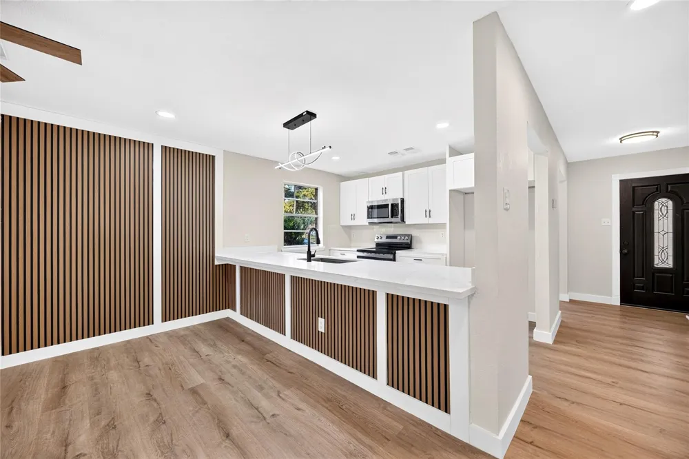 2426 Woodsdale Boulevard Houston, TX 77038
