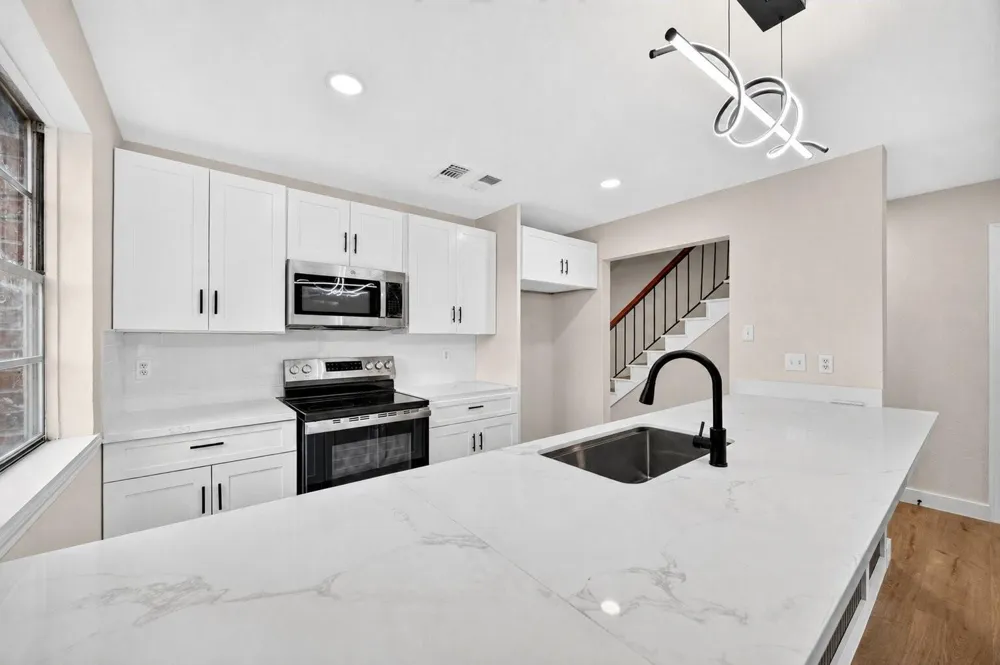 2426 Woodsdale Boulevard Houston, TX 77038